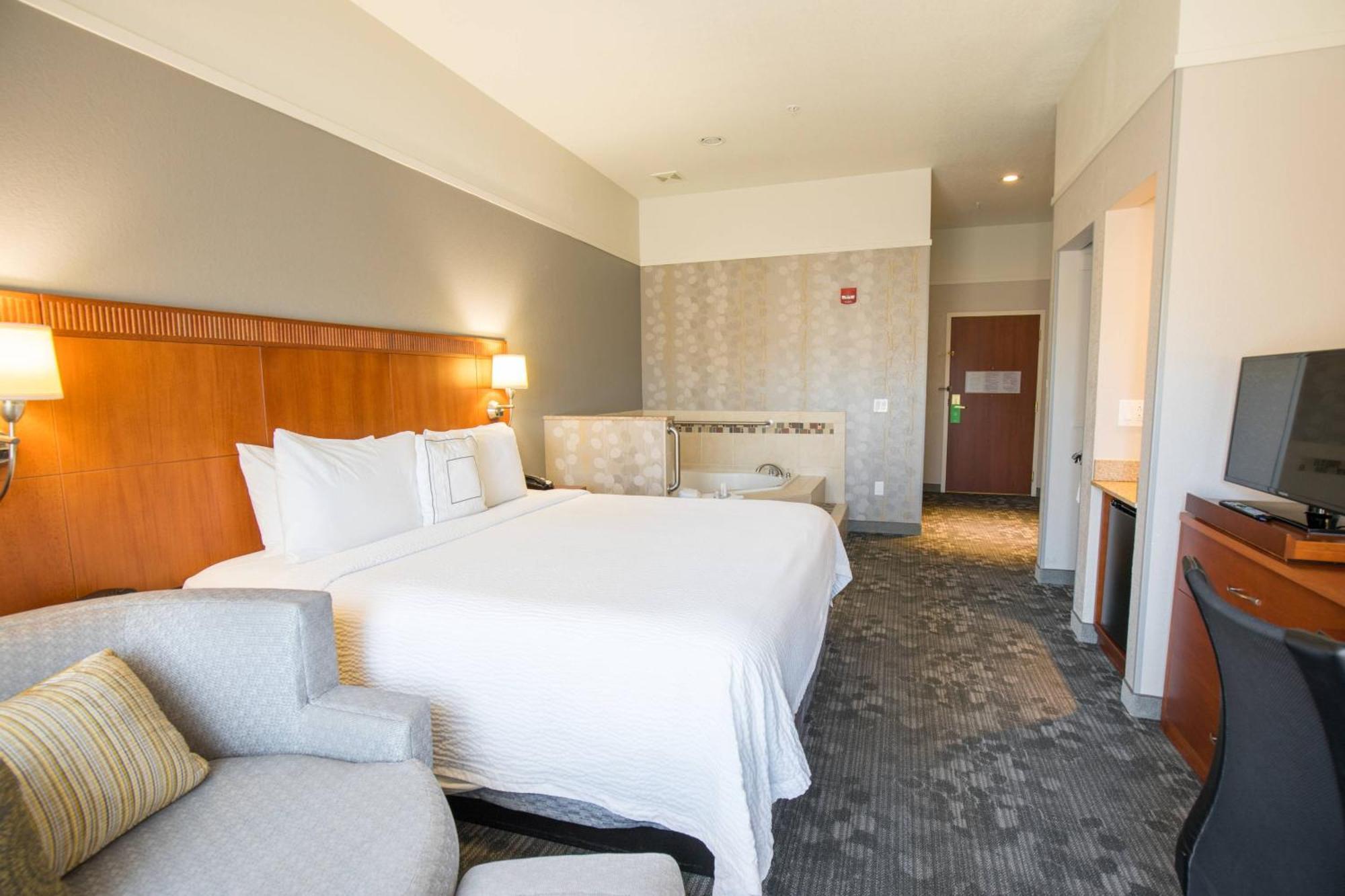 Courtyard By Marriott Merced Esterno foto