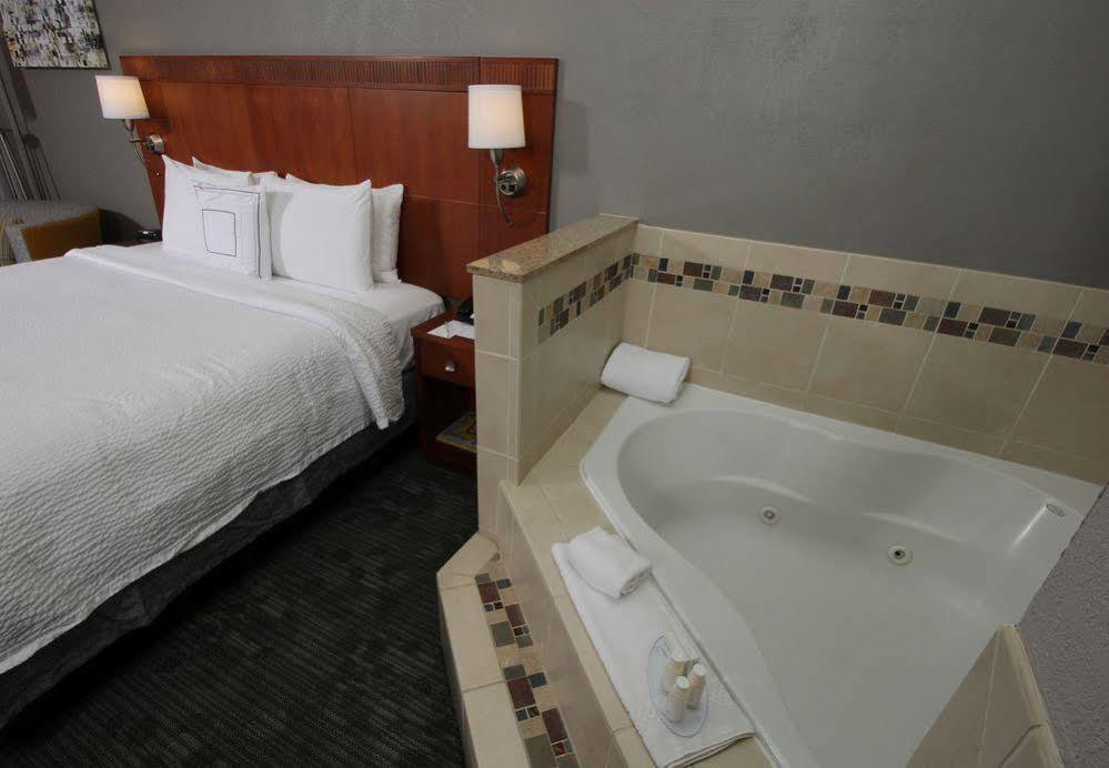 Courtyard By Marriott Merced Esterno foto
